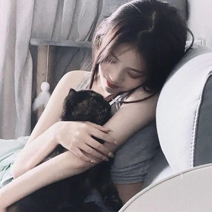 少女嬉春